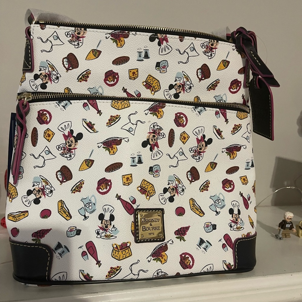 Disney Dooney crossbody food & wine 2020 NWT